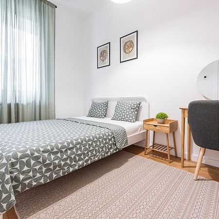 Vertigo One Bedroom Apartment - Free Private Parking-Fast Wi-Fi Novi Sad Esterno foto