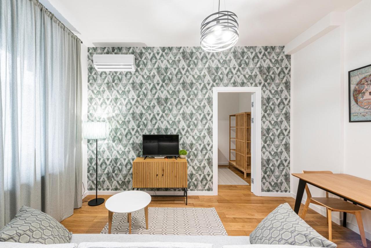 Vertigo One Bedroom Apartment - Free Private Parking-Fast Wi-Fi Novi Sad Esterno foto