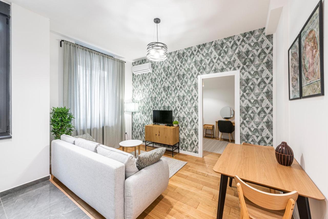 Vertigo One Bedroom Apartment - Free Private Parking-Fast Wi-Fi Novi Sad Esterno foto