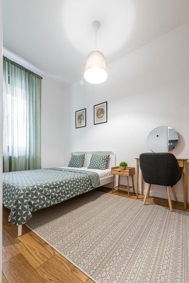 Vertigo One Bedroom Apartment - Free Private Parking-Fast Wi-Fi Novi Sad Esterno foto