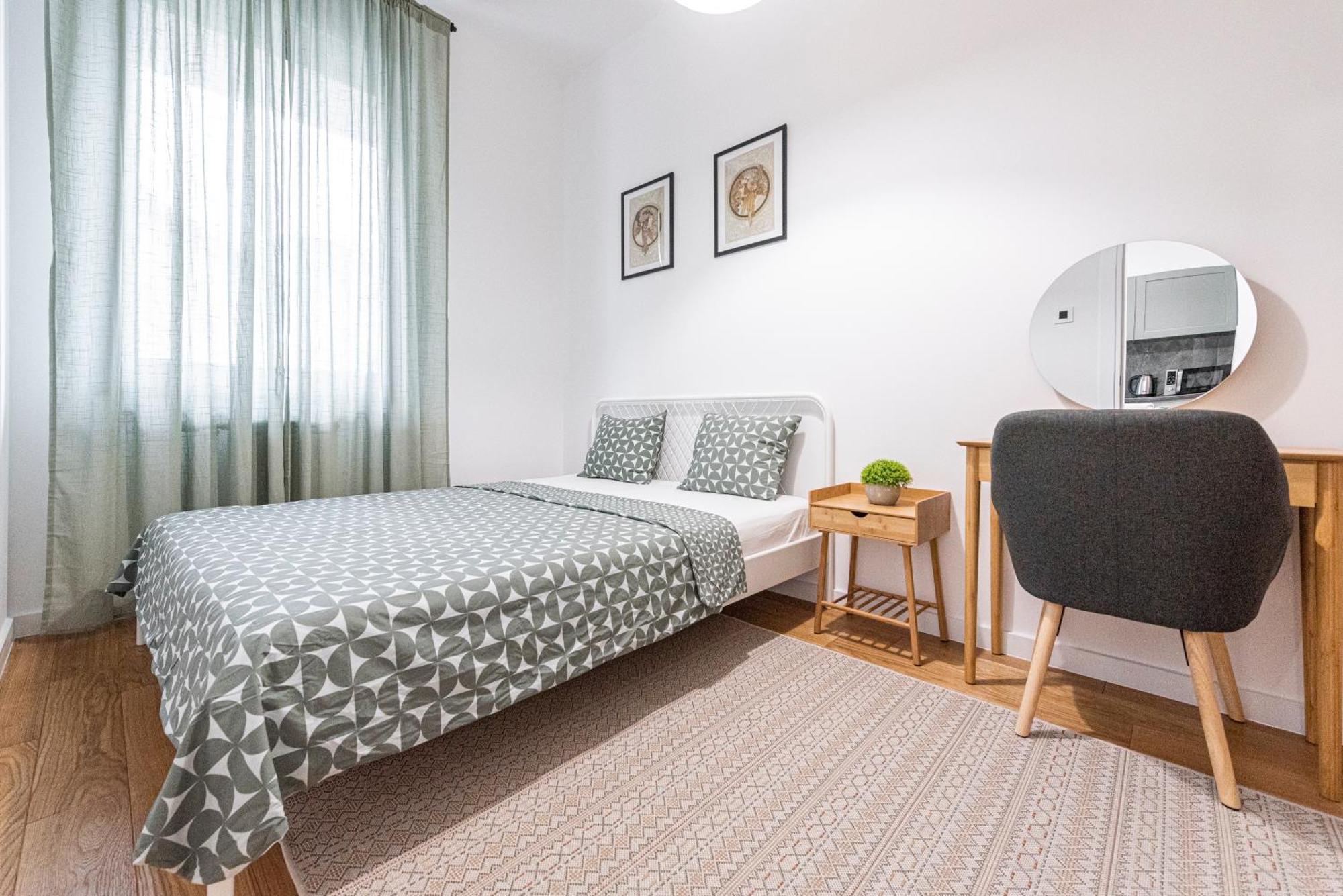 Vertigo One Bedroom Apartment - Free Private Parking-Fast Wi-Fi Novi Sad Esterno foto